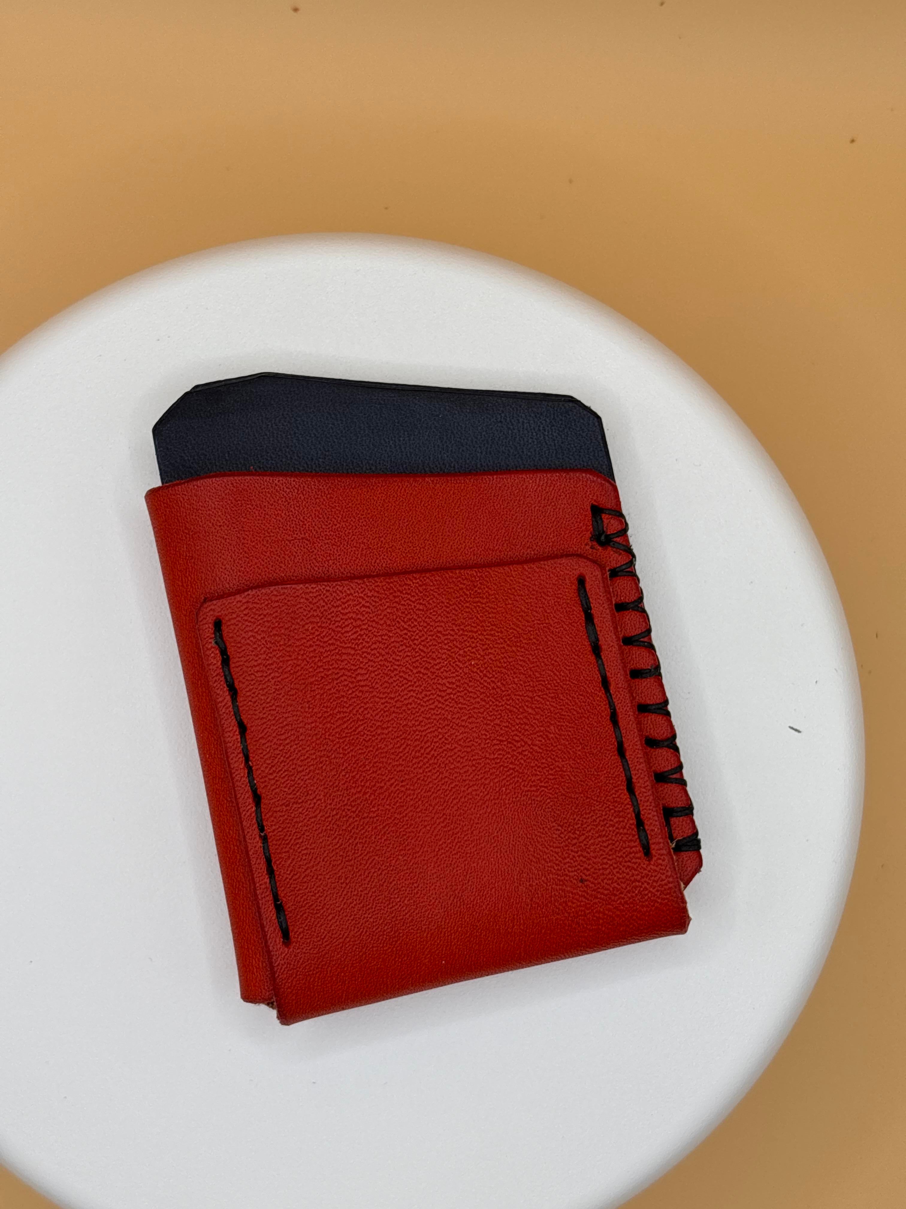 The Cedar – Cardholder | Red Bridle & Navy Latigo