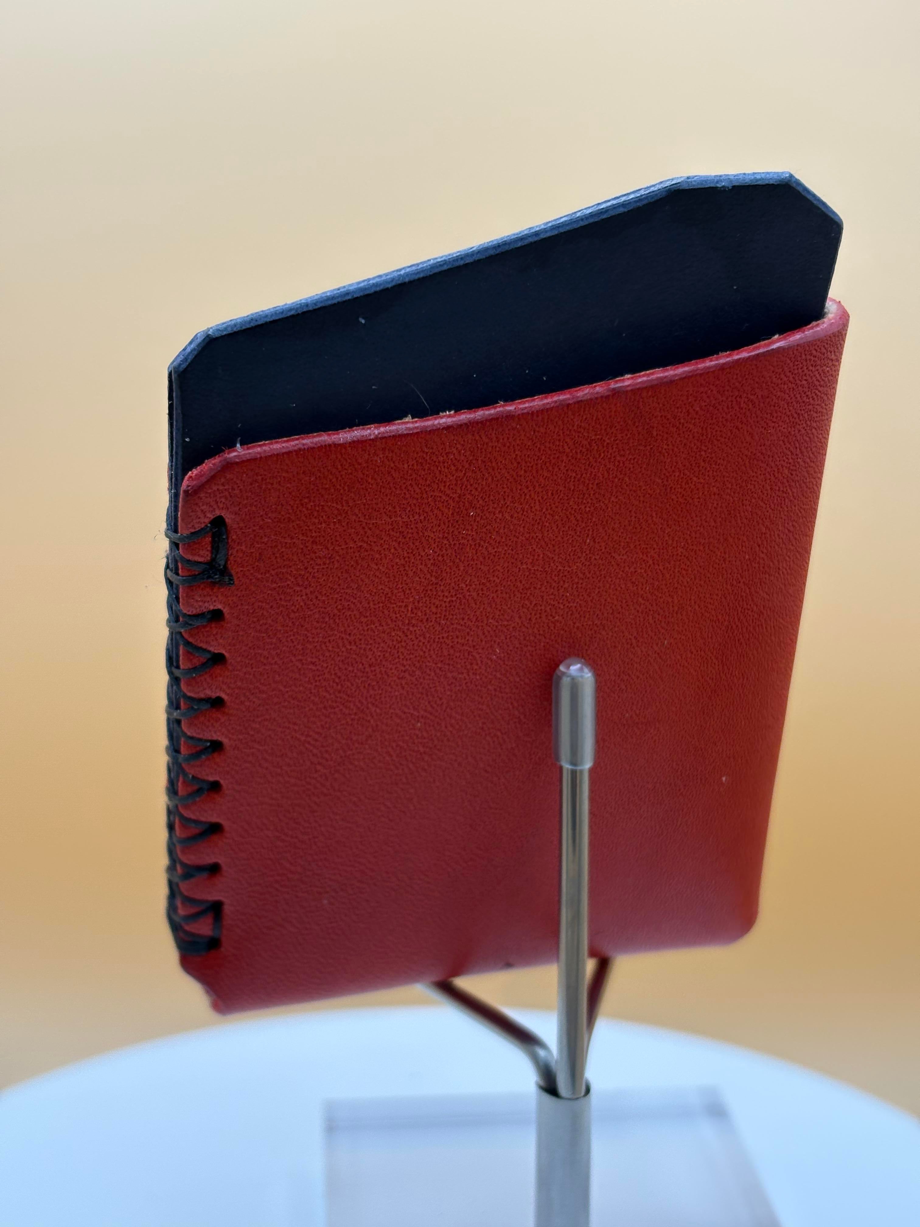 The Cedar – Cardholder | Red Bridle & Navy Latigo